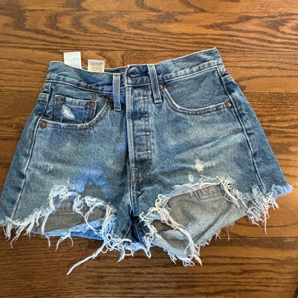 Jean shorts from a Levi’s. Size 24, great condition!